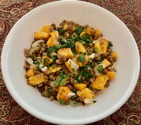 How many carbs are in warm armenian lentils with yogurt - calories, carbs, nutrition