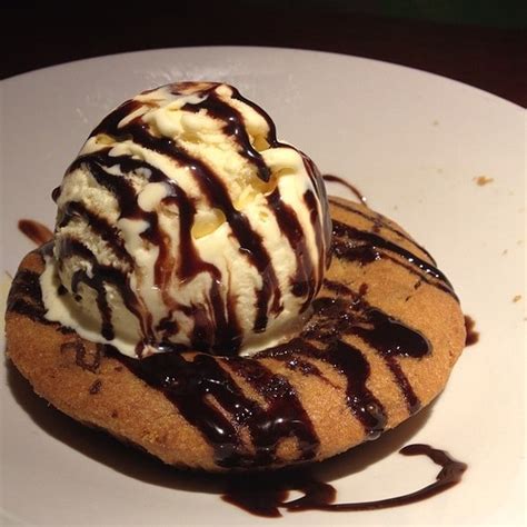 How many carbs are in warm chocolate chip lava cookie - calories, carbs, nutrition