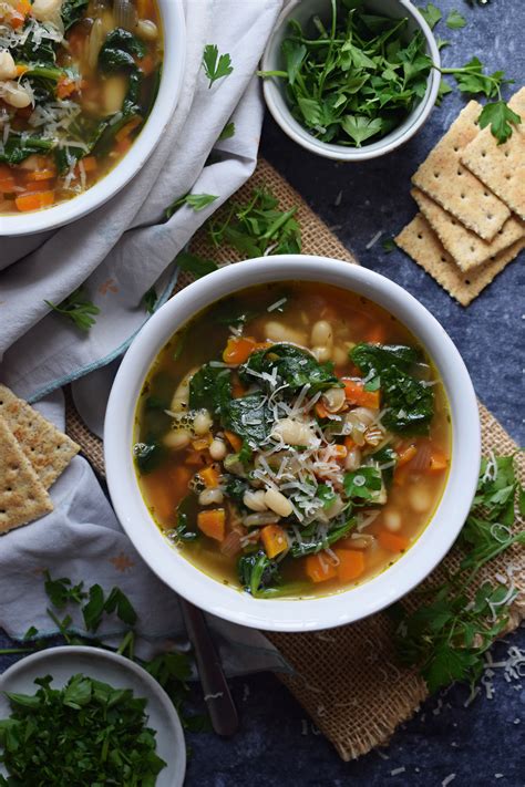 How many carbs are in white bean and spinach soup - calories, carbs, nutrition