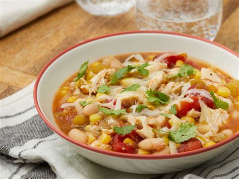 How many carbs are in white bean chicken chili (mindful) - calories, carbs, nutrition