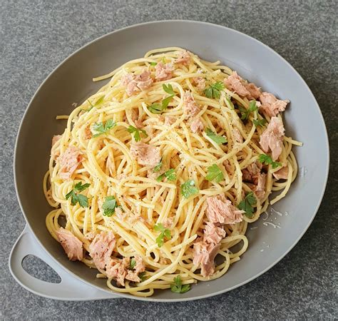 How many carbs are in wholemeal tuna spaghetti with lemon & cherry tomatoes - calories, carbs, nutrition