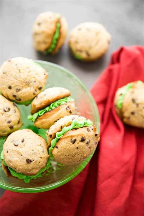 How many carbs are in whoopie pie mint chocolate chip - calories, carbs, nutrition