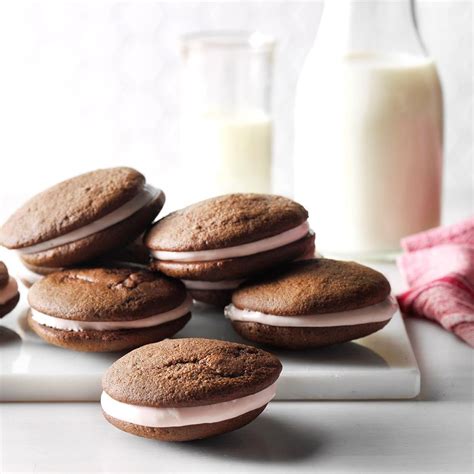 How many carbs are in whoopie pie raspberry chocolate - calories, carbs, nutrition