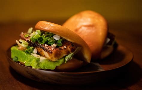 How many carbs are in yin yang pork sandwich - calories, carbs, nutrition