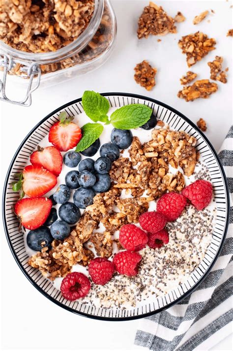 How many carbs are in yogurt granola - calories, carbs, nutrition