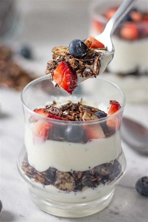 How many carbs are in yogurt parfait 5 oz blueberry patch vanilla low fat - calories, carbs, nutrition