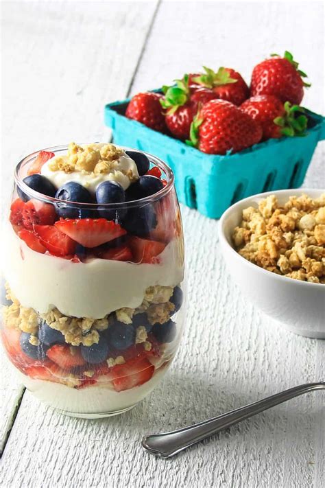 How many carbs are in yogurt parfait 9 oz almond pomegranate berry greek vanilla - calories, carbs, nutrition