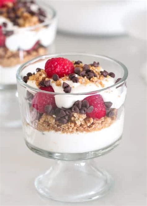 How many carbs are in yogurt parfait raspberry choc chip - calories, carbs, nutrition