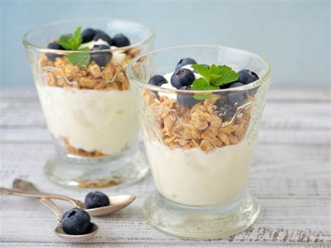 How many carbs are in yogurt parfait-large - calories, carbs, nutrition