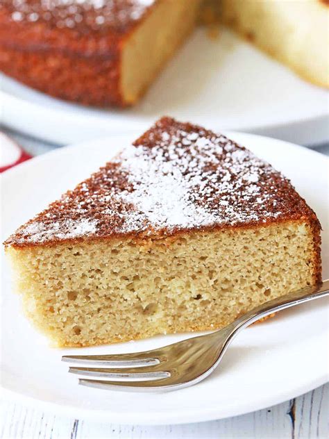 How many protein are in almond cake - calories, carbs, nutrition