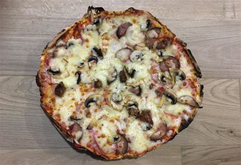 How many protein are in andouille pizza - calories, carbs, nutrition