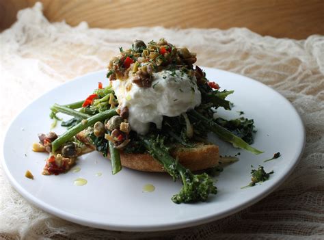 How many protein are in appetizer crostini broccoli raab & fresh mozzarella 1 ea - calories, carbs, nutrition