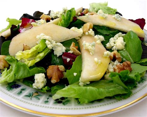 How many protein are in apple and pear salad blue cheese - calories, carbs, nutrition