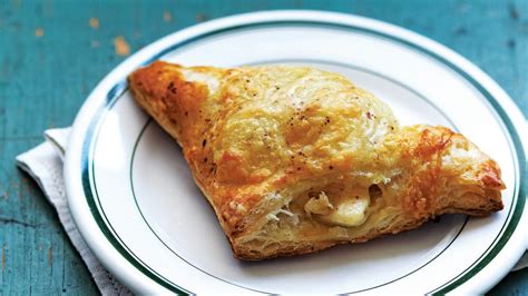 How many protein are in apple cheddar turnover - calories, carbs, nutrition