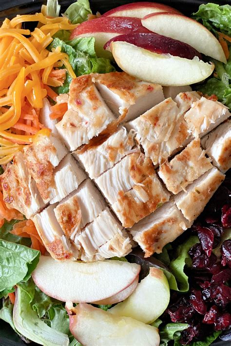 How many protein are in apple cranberry chicken salad panini - calories, carbs, nutrition