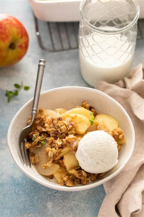 How many protein are in apple pear crisp - calories, carbs, nutrition