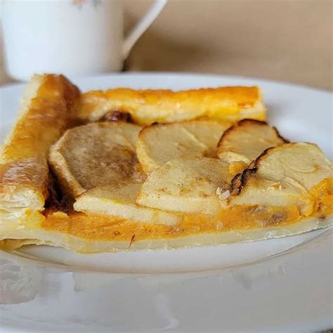 How many protein are in apple pumpkin tart - calories, carbs, nutrition