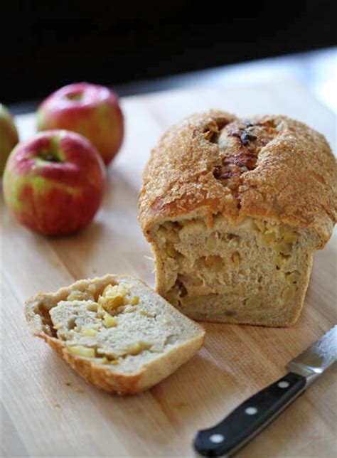 How many protein are in apple strudel bread - calories, carbs, nutrition