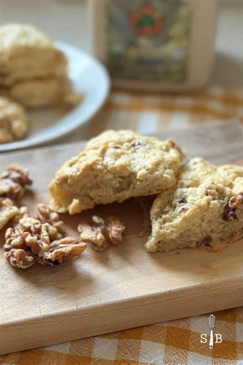 How many protein are in apple walnut scones - calories, carbs, nutrition