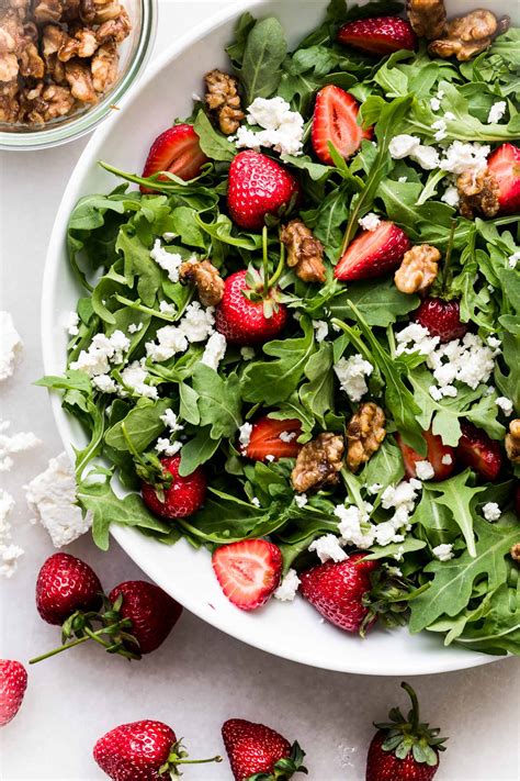 How many protein are in arugula salad with feta, pecans strawberry vinaigrette - calories, carbs, nutrition