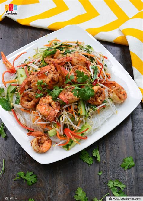 How many protein are in asian shrimp noodle salad - calories, carbs, nutrition