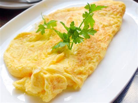 How many protein are in assorted omelets - calories, carbs, nutrition