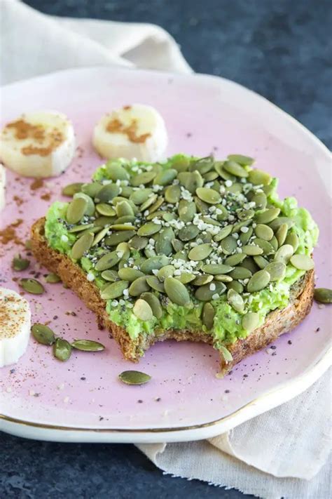 How many protein are in avocado chimichurri toast - calories, carbs, nutrition