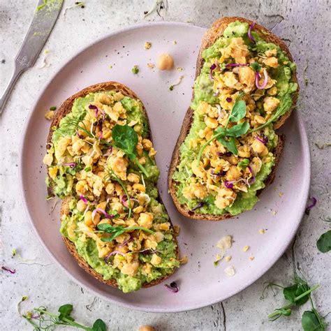 How many protein are in avocado toast - calories, carbs, nutrition