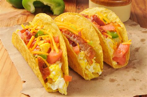 How many protein are in bacon, egg and cheese taco - calories, carbs, nutrition