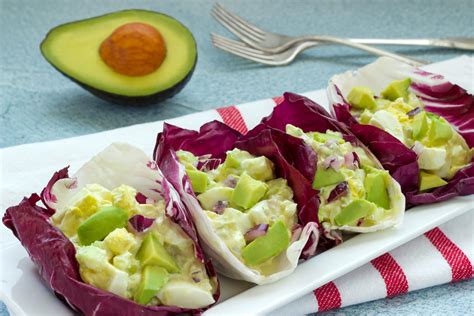 How many protein are in bacon and avocado salad wrap - calories, carbs, nutrition