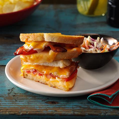 How many protein are in bacon and tomato grilled cheese sandwich - calories, carbs, nutrition