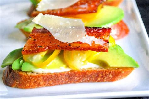 How many protein are in bacon avocado and tomato sandwich - calories, carbs, nutrition