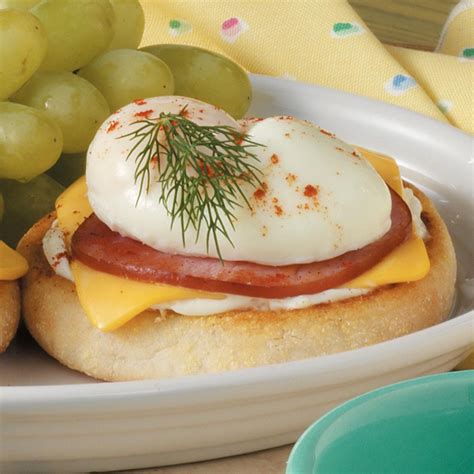 How many protein are in bacon egg cheese english muffin (8381.15) - calories, carbs, nutrition