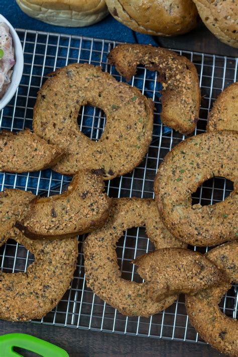 How many protein are in bagel chips - calories, carbs, nutrition