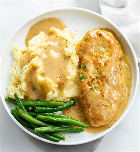 How many protein are in baked chicken breast w/mashed potatoes, broccoli, and chicken gravy - calories, carbs, nutrition