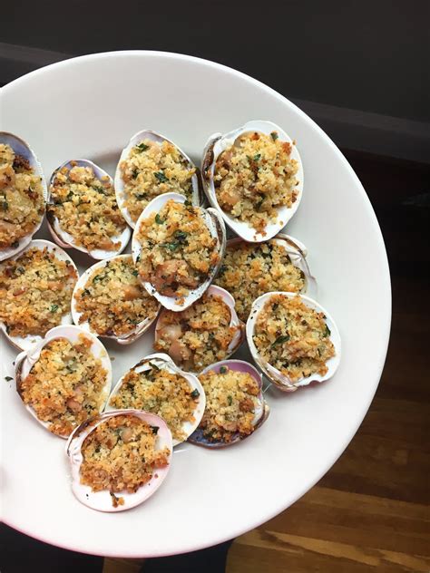 How many protein are in baked clams - calories, carbs, nutrition