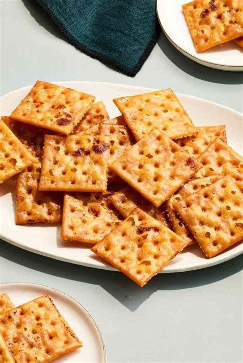 How many protein are in baked crackers - calories, carbs, nutrition