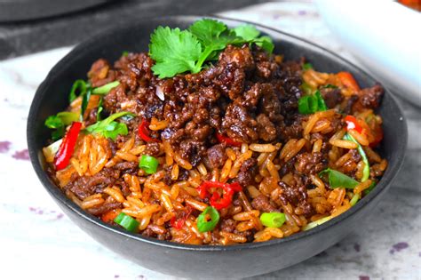 How many protein are in baked potato with texan chilli beef and rice - calories, carbs, nutrition