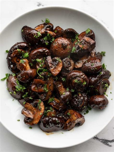 How many protein are in balsamic mushrooms - calories, carbs, nutrition