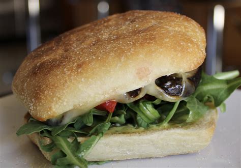 How many protein are in balsamic portabella sandwich - calories, carbs, nutrition