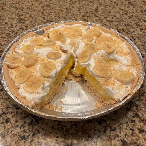 How many protein are in banana cream pie, vegetarian - calories, carbs, nutrition