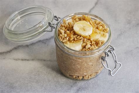 How many protein are in banana crunch parfait with peanuts (15079.10) - calories, carbs, nutrition