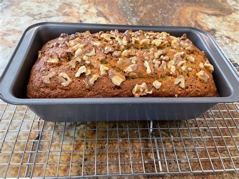How many protein are in banana walnut loaf - calories, carbs, nutrition
