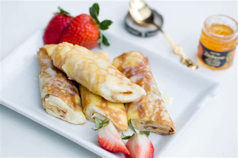 How many protein are in basic crepe - calories, carbs, nutrition