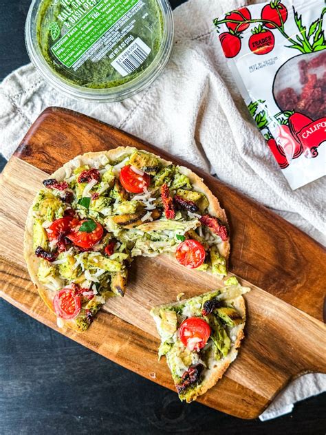 How many protein are in basil pesto chicken flatbread (15405.0) - calories, carbs, nutrition