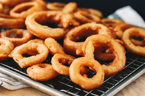 How many protein are in battered onion rings (large) - calories, carbs, nutrition