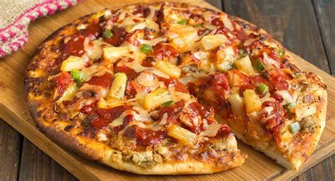 How many protein are in bbq chicken pizza, with red onions - calories, carbs, nutrition