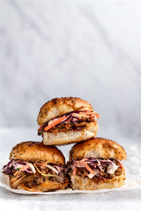 How many protein are in bbq pulled pork sliders - calories, carbs, nutrition