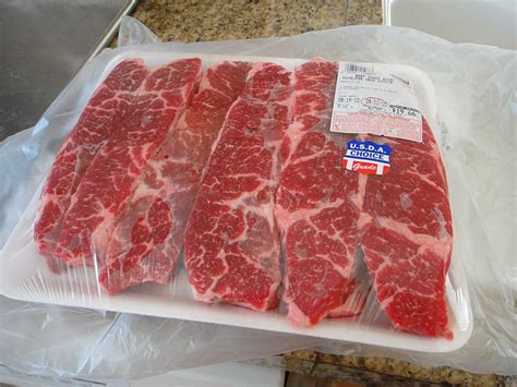 How many protein are in beef, chuck, short ribs, boneless, separable lean only, trimmed to 0