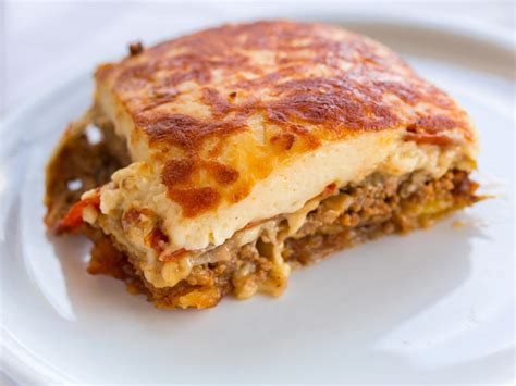 How many protein are in beef and chicken moussaka - calories, carbs, nutrition